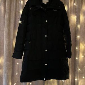 Mk black coat like new in a good condition